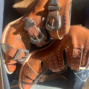 Freebird Violet Leather Sandals - cognac